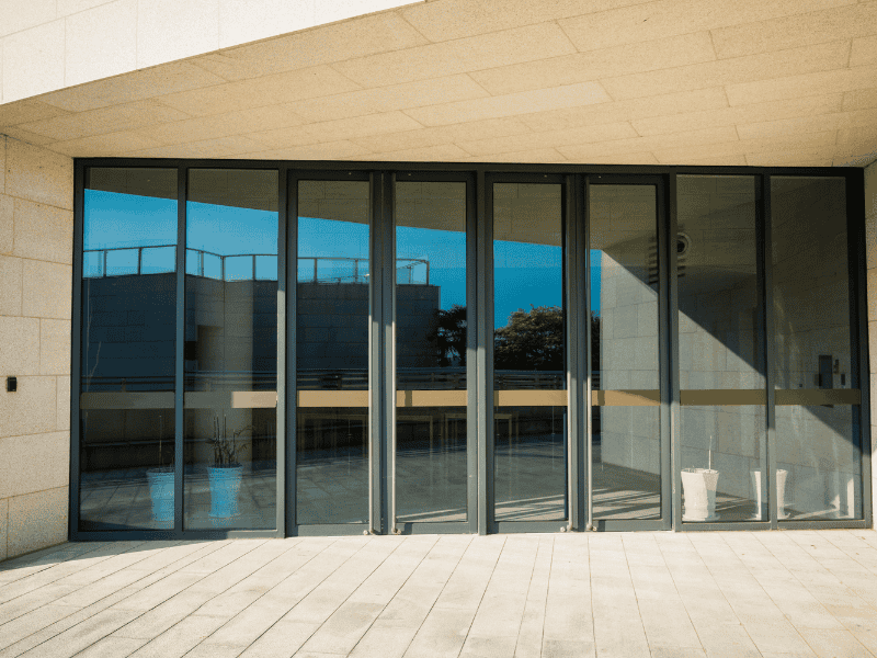 Instalação de Portas de Alumínio