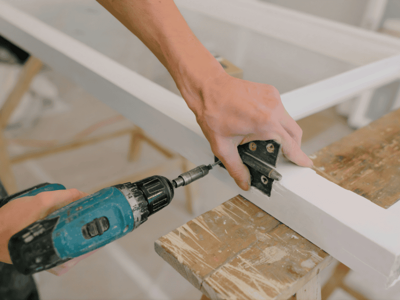 Conserto e Reparo de Esquadrias de Madeira